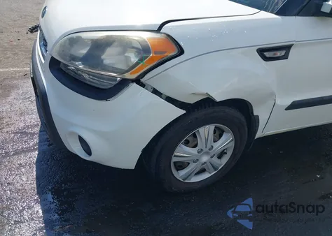 2013 Kia Soul z USA, uszkodzony, nr VIN KNDJT2A51D7496490